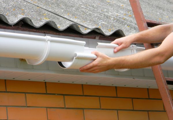 Gutter Hanging in Smyrna